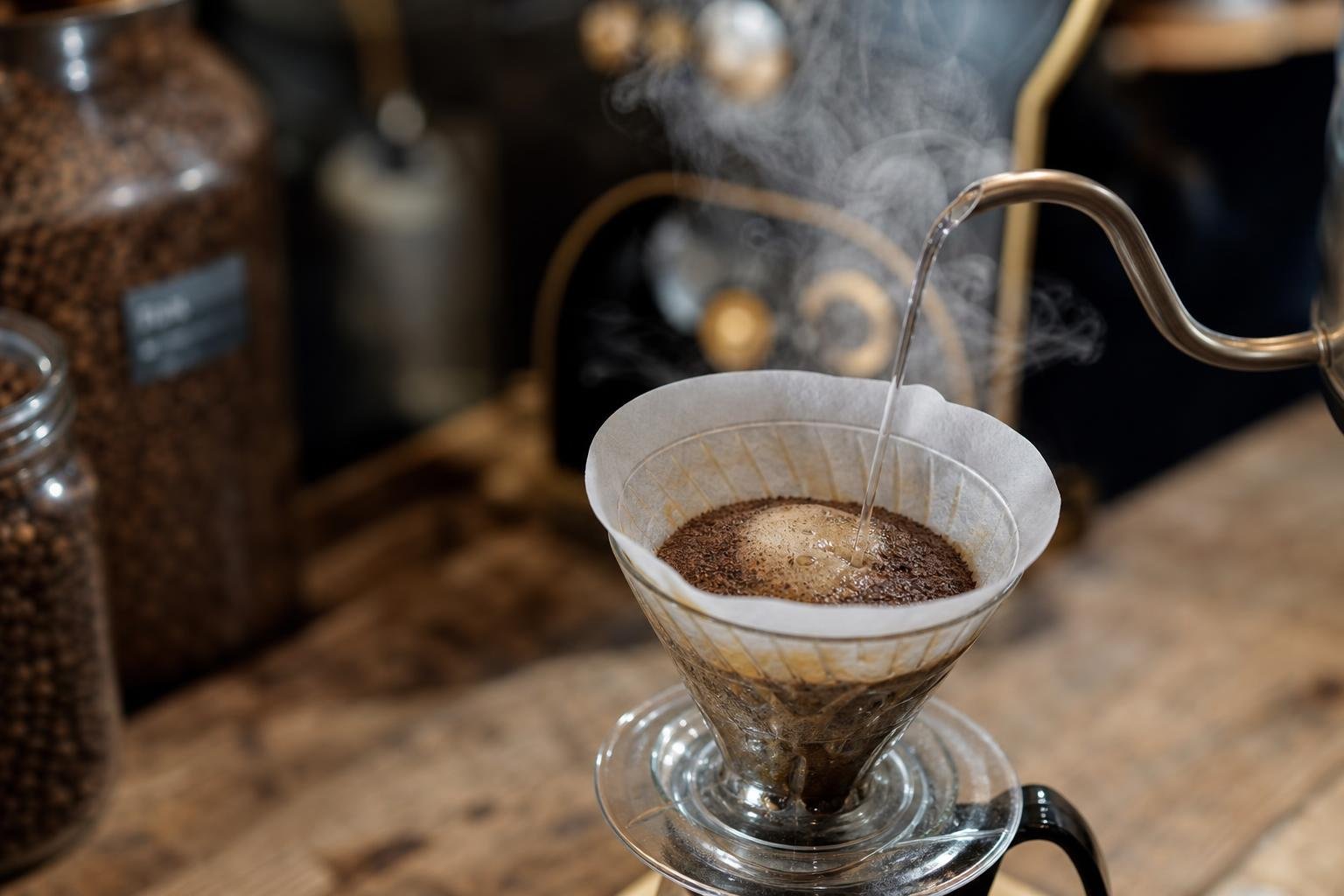 découvrez l'évolution des habitudes de consommation de café avec les capsules premium, le café en grain et le café filtre, et comment ces choix influencent votre expérience café.
