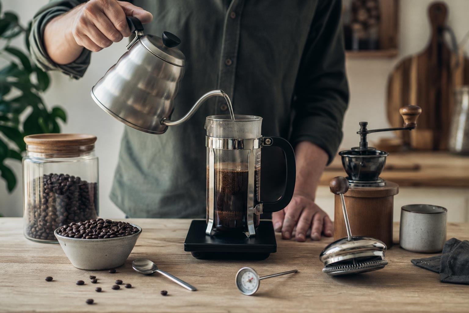 découvrez comment préparer un café parfait avec une french press en évitant l'amertume grâce à nos conseils simples et efficaces.