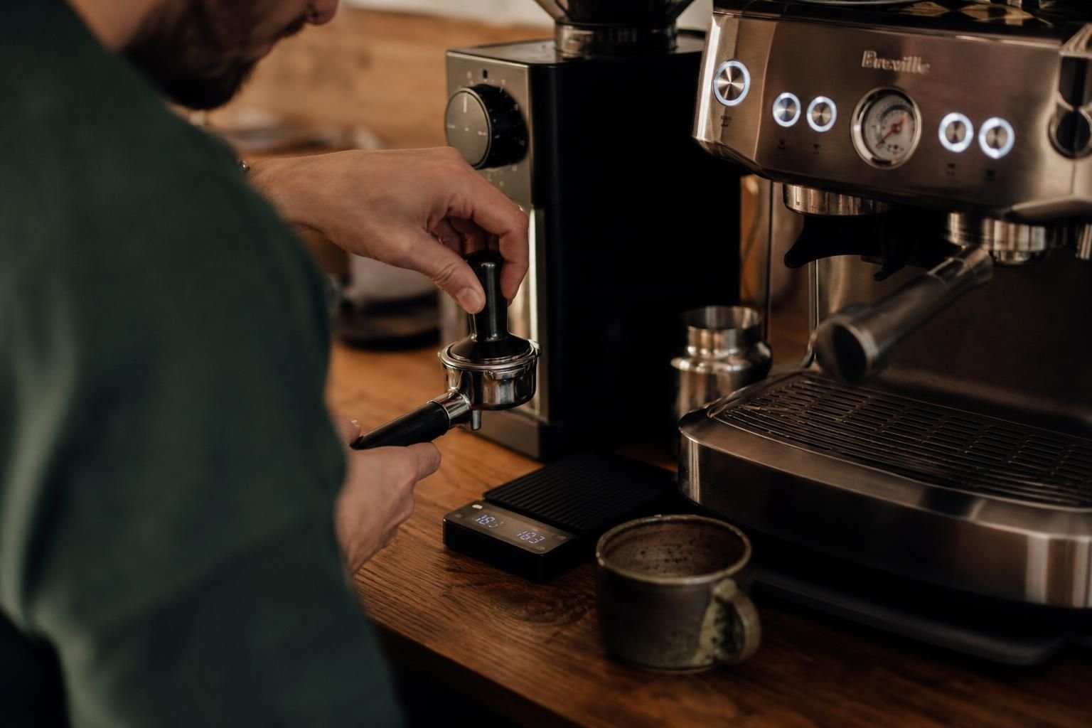 découvrez les critères essentiels pour réussir votre espresso : pression, température, pré-infusion. apprenez comment chacun influence la qualité de votre café.