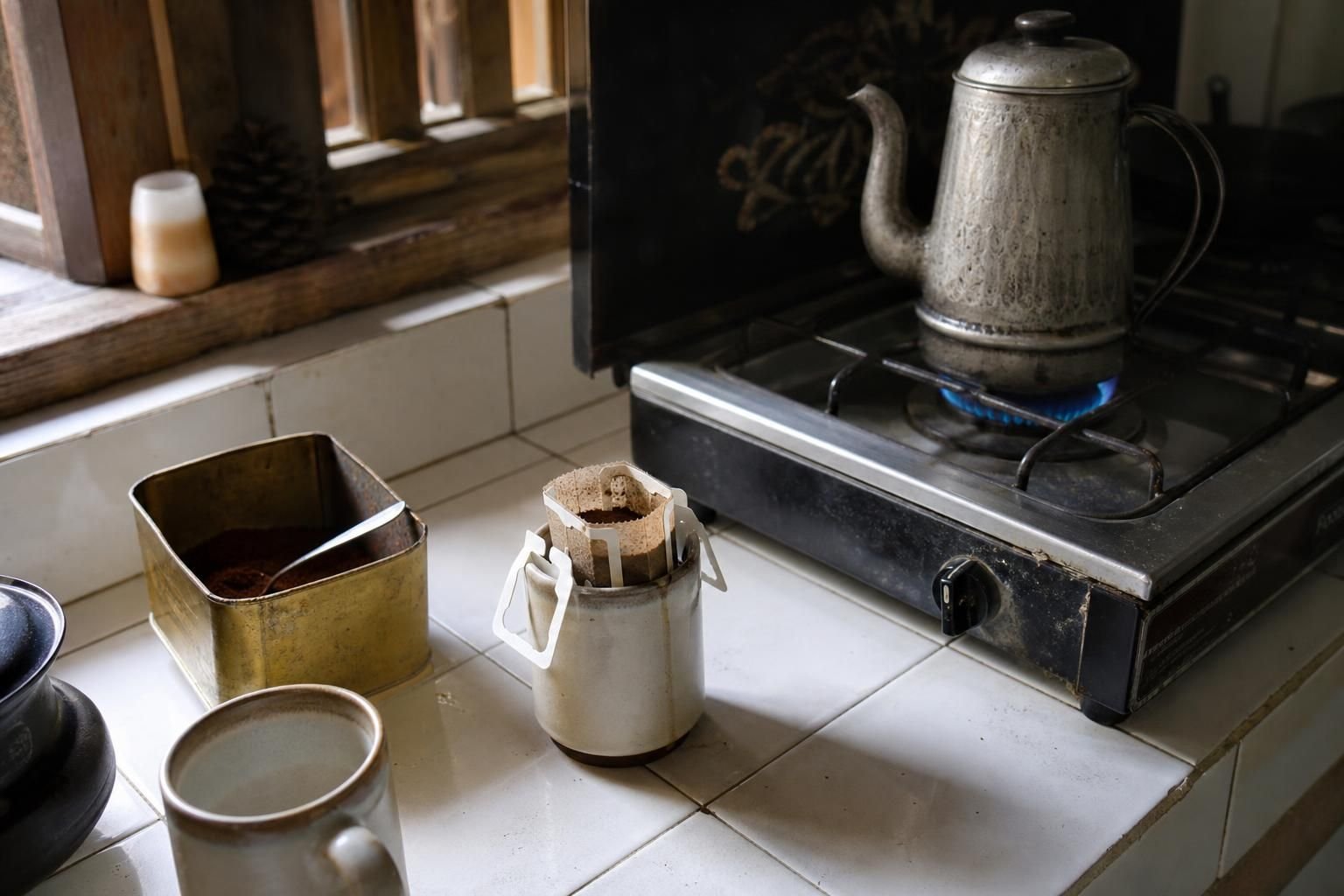 découvrez nos astuces simples et efficaces pour préparer un café savoureux sans utiliser de machine électrique, pour un moment de dégustation authentique.